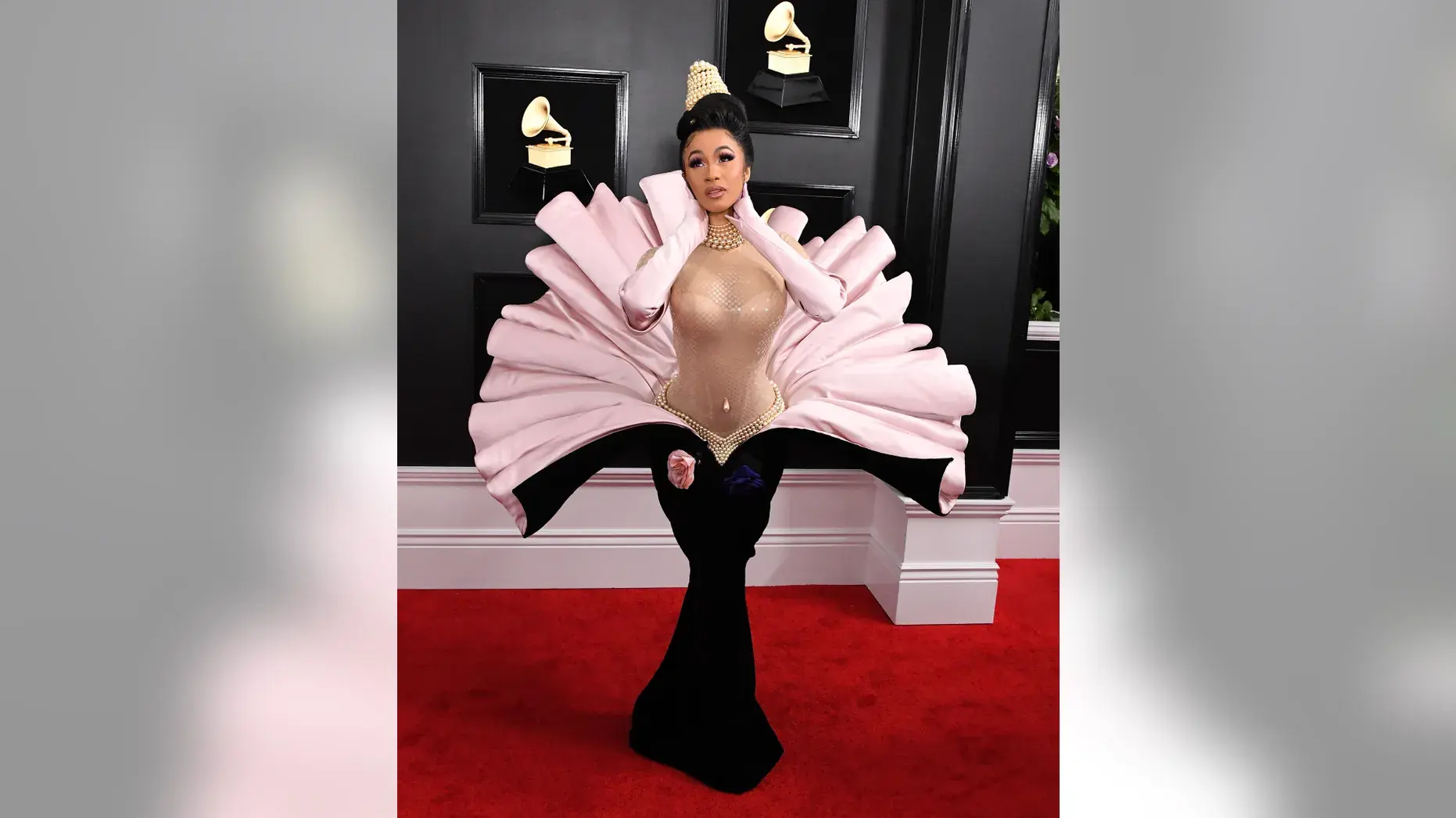 "Самая яркая и сексуальная мода церемонии вручения премии "Грэмми": Откровенное зеленое платье Дженнифер Лопес от Версаче "