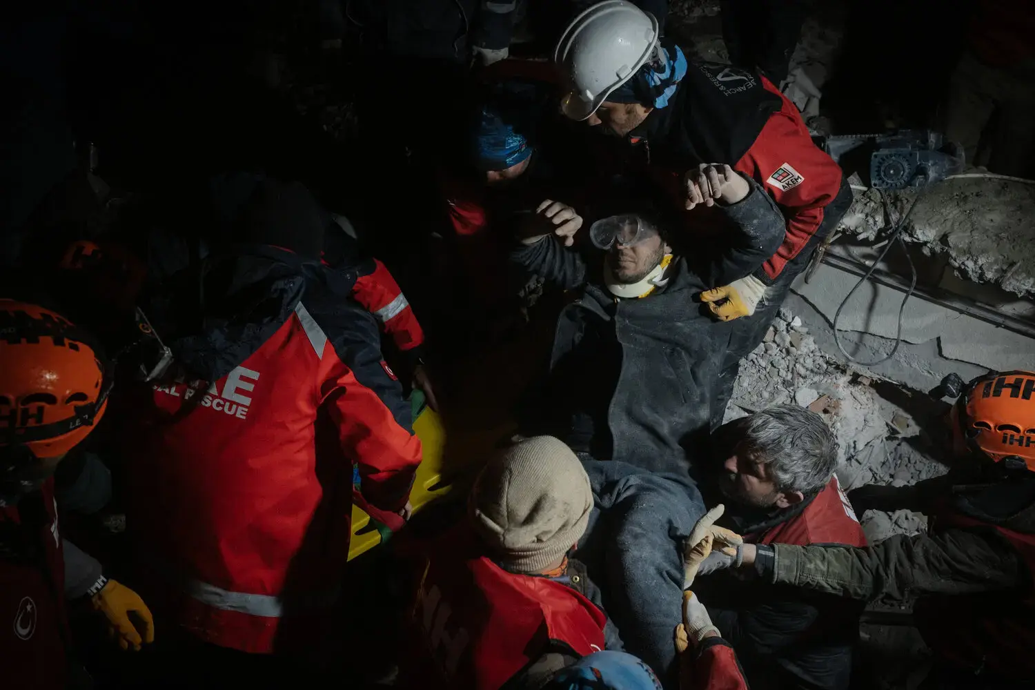 Свежие новости: Спасатели работают в мороз: число погибших от землетрясения в Турции и Сирии превысило 5 000 человек