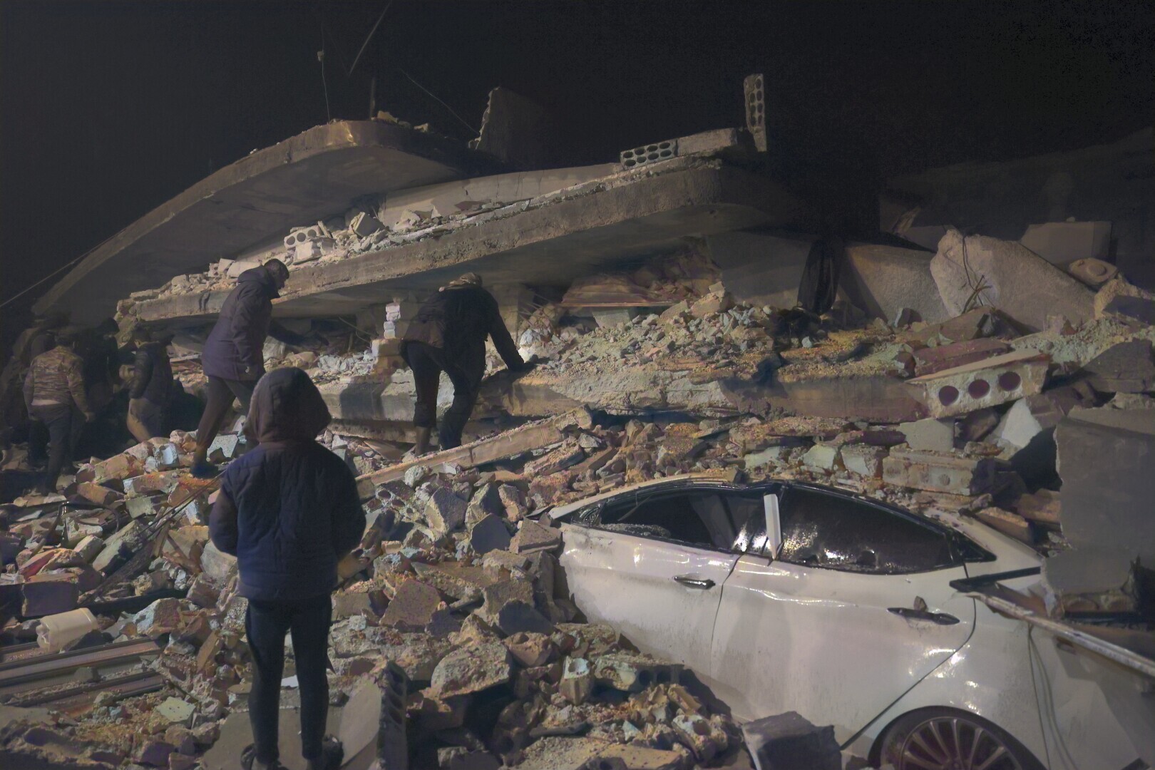 Число погибших в результате землетрясений в Сирии и Турции увеличилось до 4900 человек.