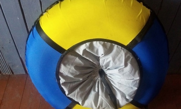 В Кировской области из-за катания на желто - синей "ватрушке" пострадал девятилетний мальчик. Тщательно выбирайте цвета, следуя политическим веяниям