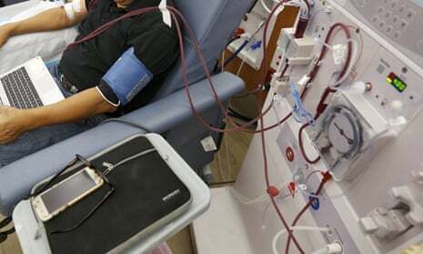 Работники калифорнийской диализной клиники призывают к объединению в профсоюз из-за нехватки персонала и низкой оплаты