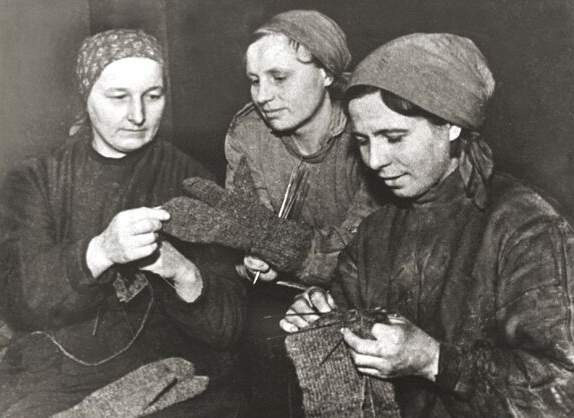 Почему наши мамы и бабушки на фотографиях выглядят намного старше своих лет?