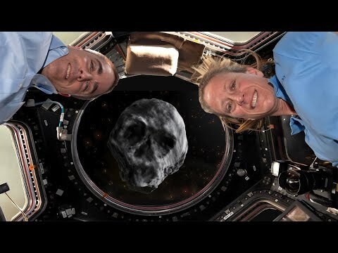 космический корабль, темнота, лица людей в панике