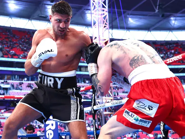 Томми Фьюри Джейк Пол покидает нашу драку в машине скорой помощи ... Предсказывает ранний нокаут