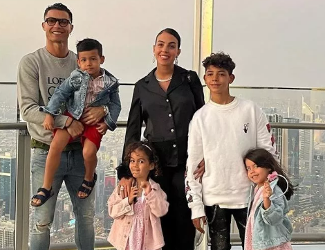 Криштиану Роналду чистый доход за 2023 - биография, карьера, цели чемпионата мира, семья, заработок