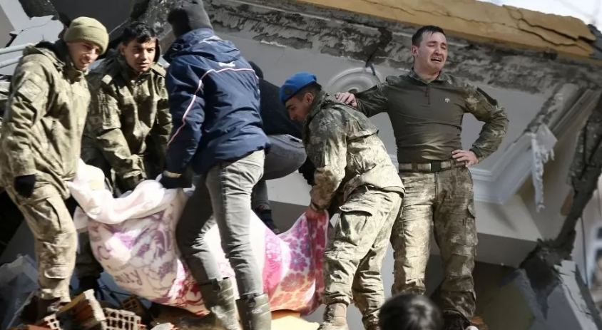 Эрдоган объявил чрезвычайное положение на три месяца в районе землетрясения