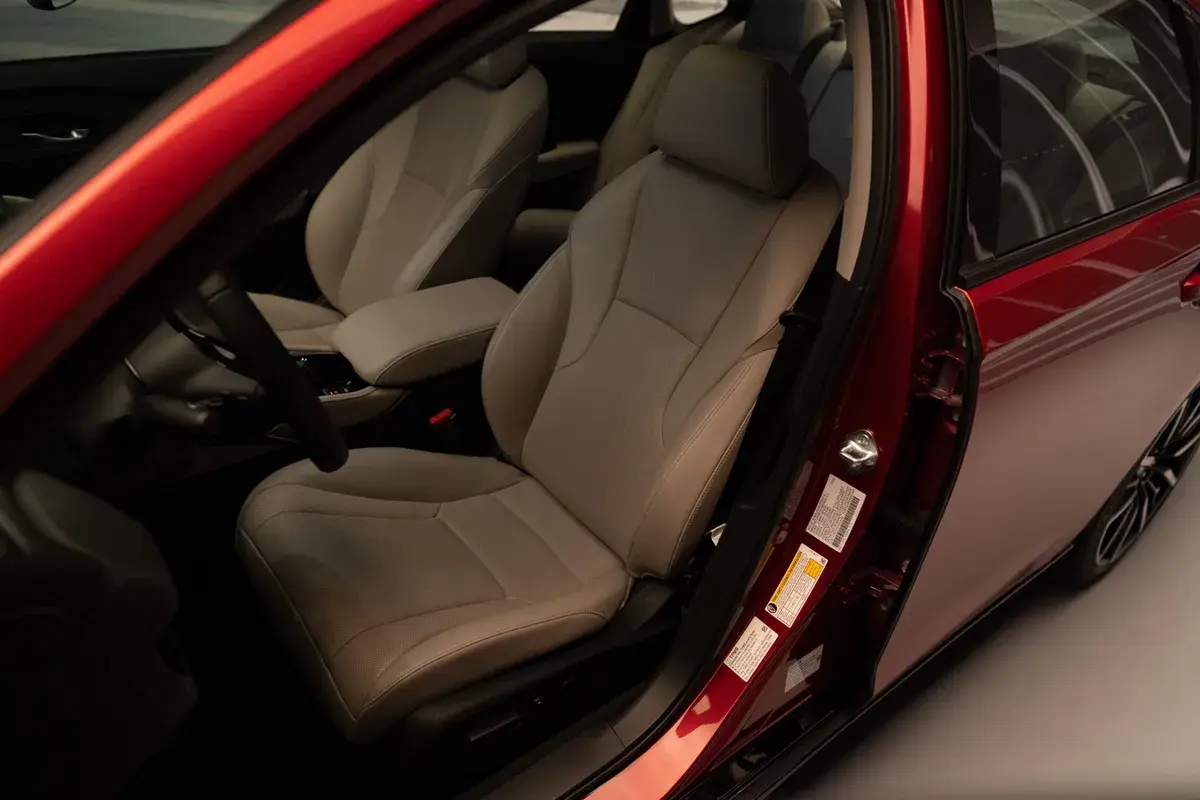 Honda Accord Hybrid 2023: первый обзор: элегантный седан с Google Smarts