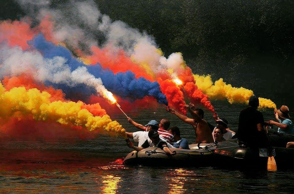 Кто для вас футбольные и хоккейные фанаты?