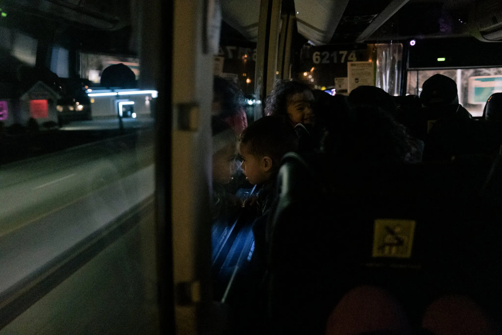 Техас перевозил мигрантов на север. Затем то же самое сделал Нью-Йорк.