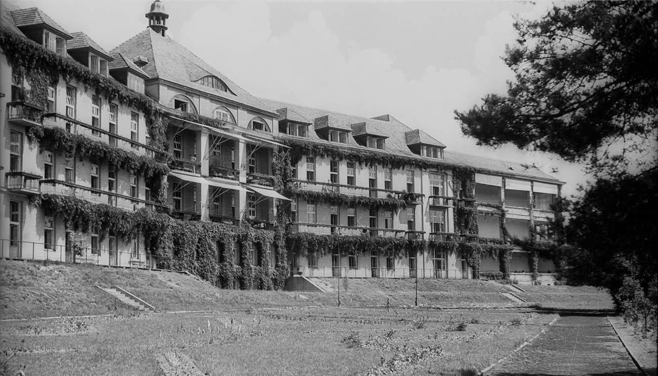 10 жутких заброшенных больниц в Европе