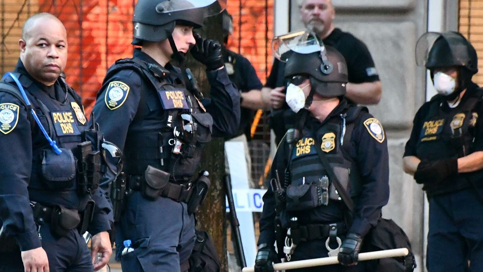 Застреленный ребенок и двое взрослых найдены мертвыми в доме в Файетвилле!!!