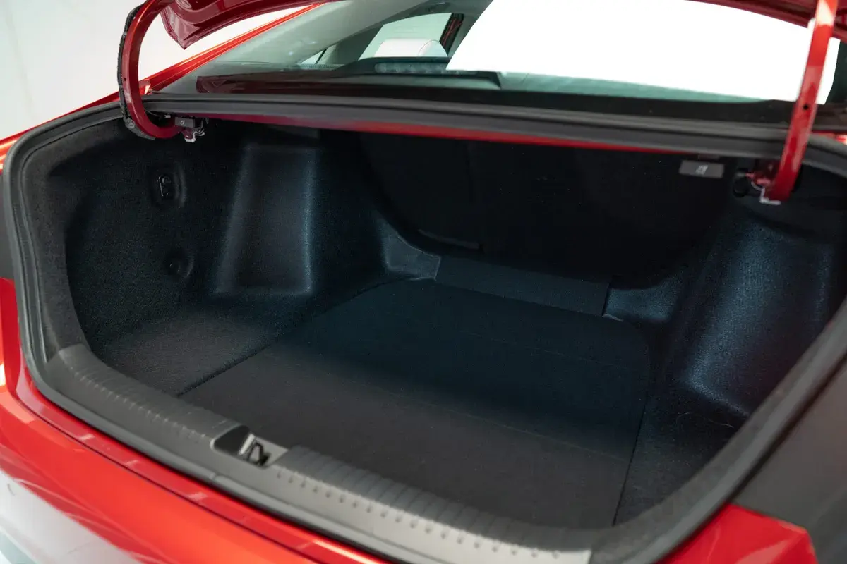 Honda Accord Hybrid 2023: первый обзор: элегантный седан с Google Smarts