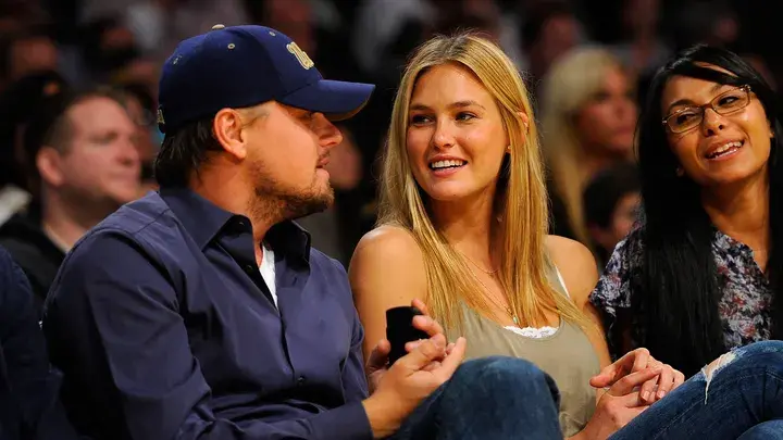 Леонардо ДиКаприо не встречается с 19-летней моделью, несмотря на то, что фото вызвало бешенство