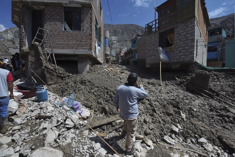 Оползни разрушают деревни в Перу; не менее 12 подтвержденных погибших