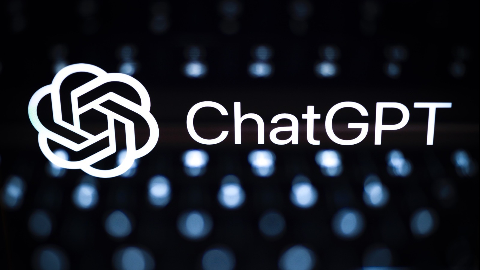 Все больше сотрудников используют ChatGPT и не сообщают об этом своему начальству !!