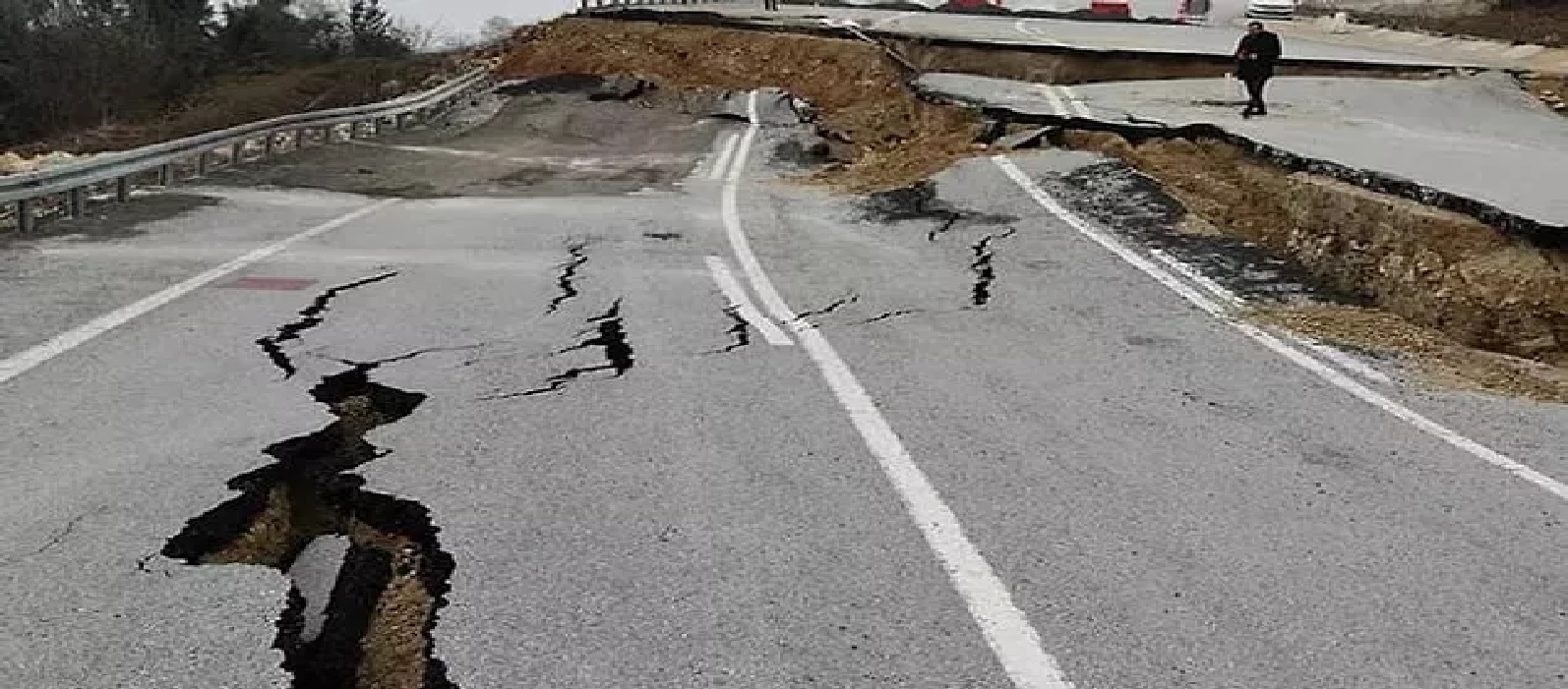 Итальянский специалист по землетрясениям объяснил: "Турция упала на 3 метра!"