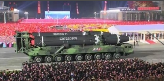 Северная Корея провела военный парад в честь 75-й годовщины Дня армии.