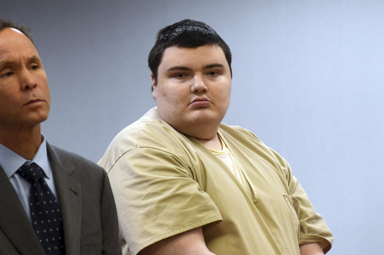 Бывший студент Университета Коннектикута признает себя виновным в смертельном нападении с самурайским мечом, ему грозит 55 лет тюрьмы