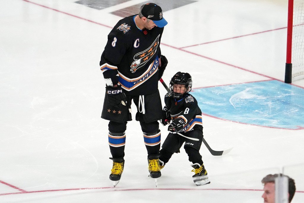 С маленьким сыном Алекс Овечкин наслаждается незабываемым Матчем всех звезд