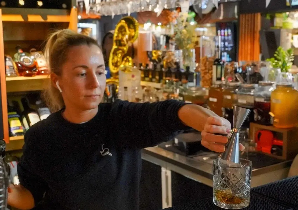 Как дорожает алкоголь в заведениях и кто его импортозаместит