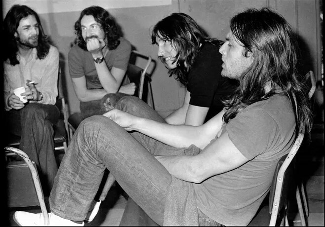 Роджер Уотерс соучредитель Pink Floyd заявил, что перезаписал "Темную сторону Луны"