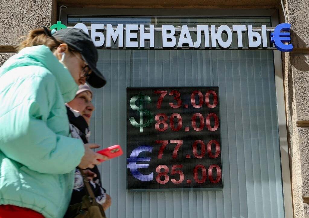 Доллар сходил за 73 и обратно: что теперь будет с рублем