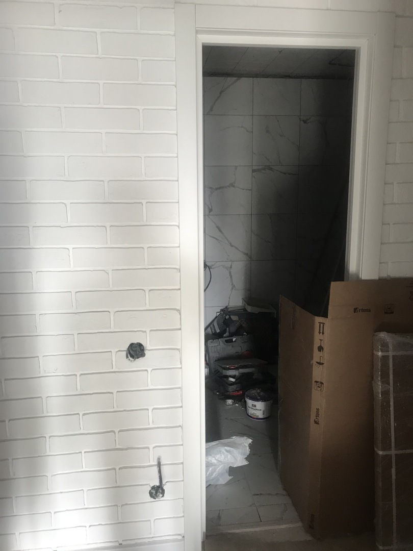 Самый бюджетный способ декоративного покрытия стены при ремонте своими руками.