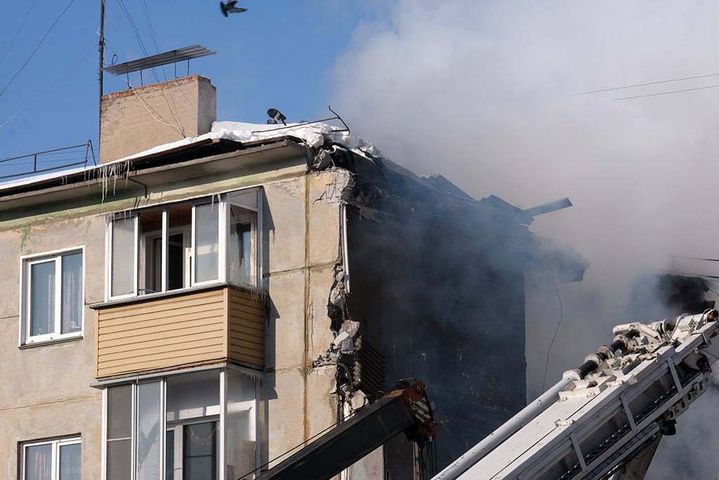 В СК сообщили о задержании двоих жителей Омской области, которые осматривали дом на Линейной в Новосибирске перед взрывом газа.