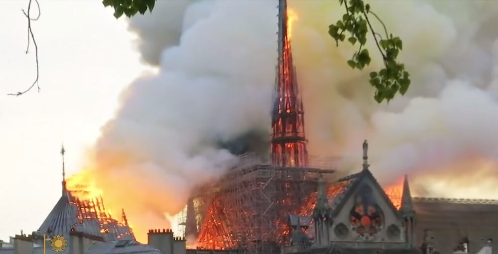 Начинаются монтажные работы на новом шпиле Нотр-Дама - к открытию в декабре 2024 года