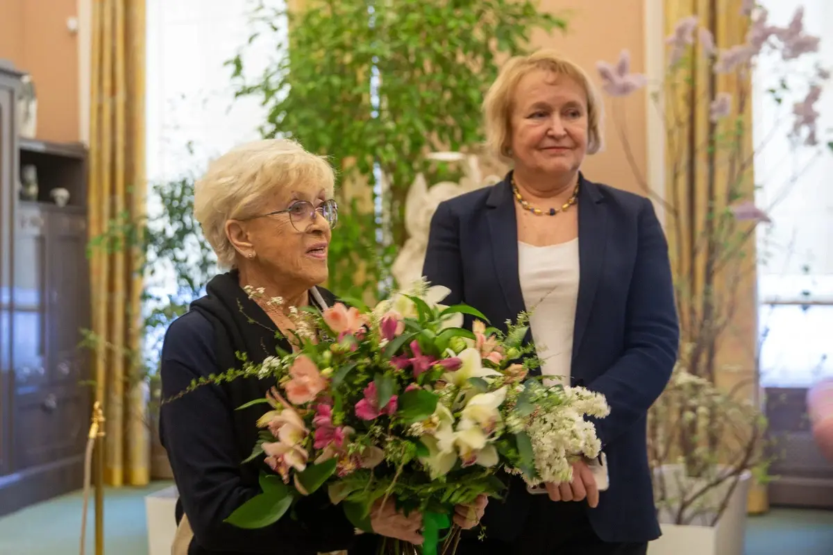 Великолепная, блистательная, невероятная Алиса Фрейндлих сегодня была в Александровском дворце.