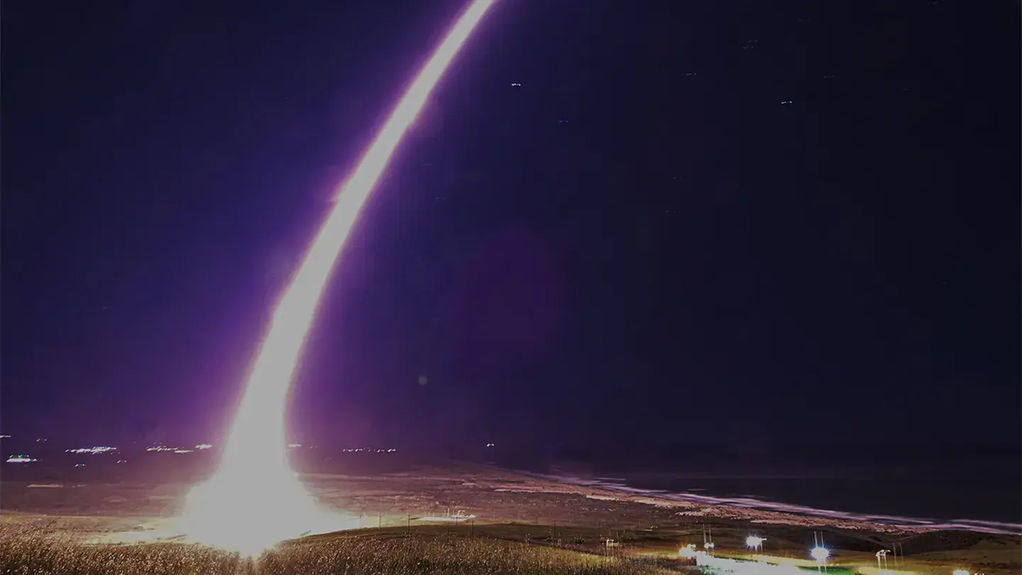 США запустили невооруженную межконтинентальную баллистическую ракету в Тихий океан на фоне напряженности в отношениях между Китаем и Северной Кореей