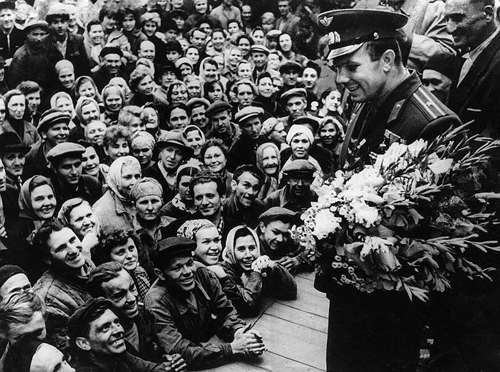 Юрий Гагарин: первый человек в космосе! Краткая биография.