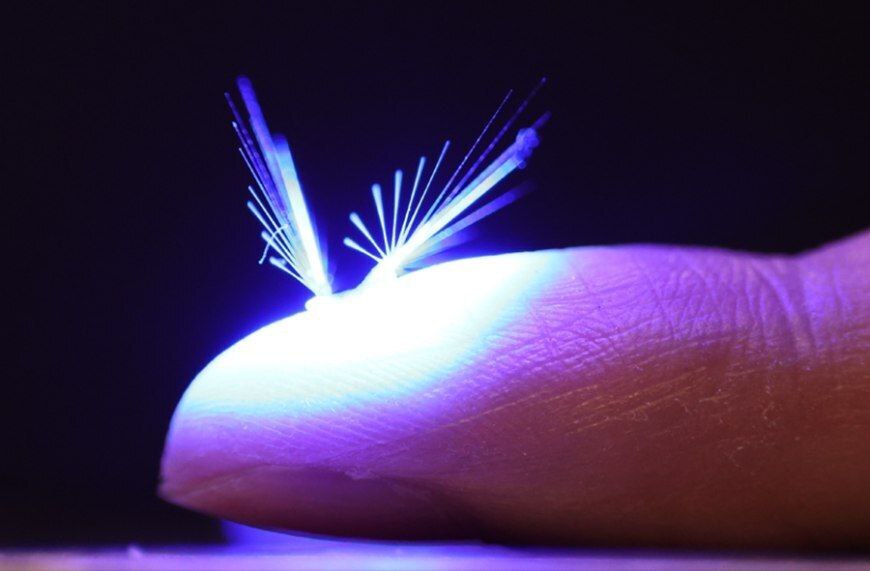 Представлен крошечный летающий робот, который может работать как искусственный опылитель. Он питается от ветра и света.