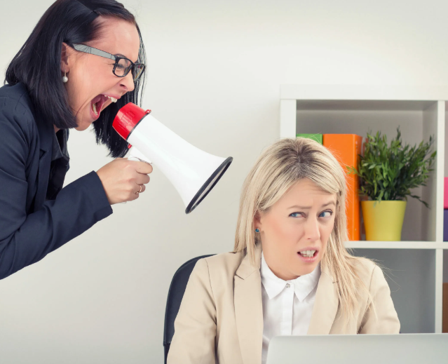 Взаимоотношение на работе по закону может ограничивать в правах работника? Право на труд а условиях не здоровой обстановки в коллективе.