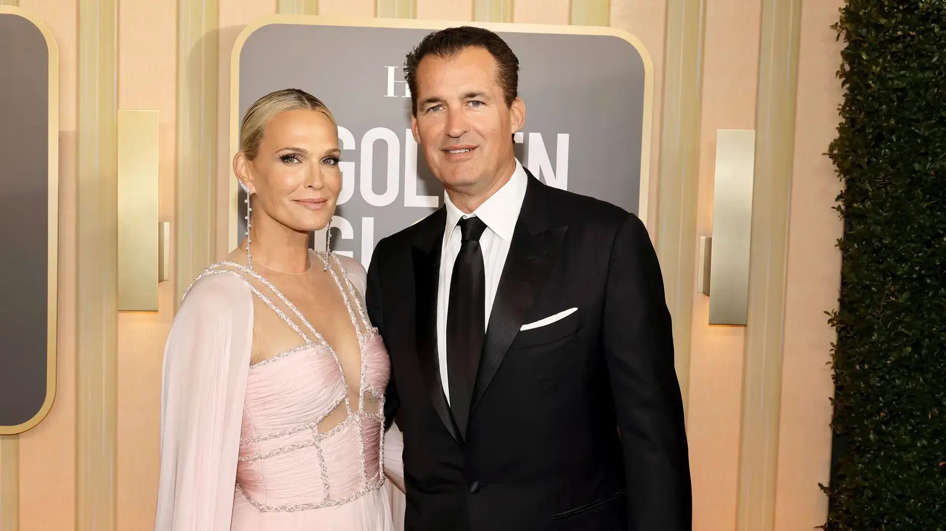 Молли Симс раскрывает ключ к своему удивительному телу бикини, которое преображает ее внешность.