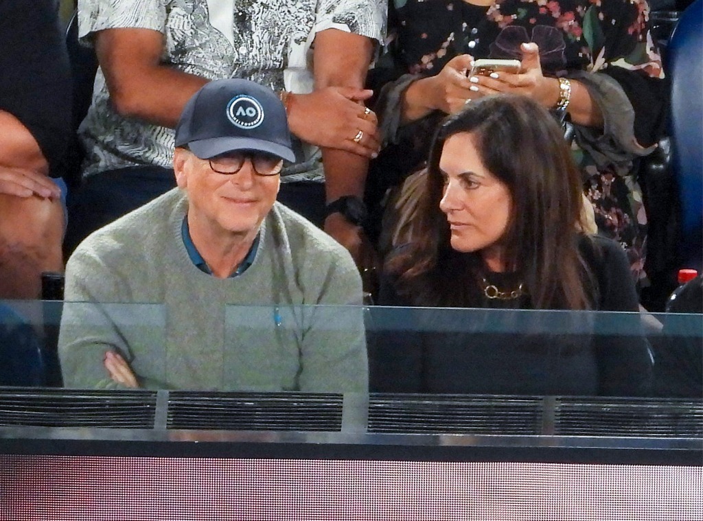 Билл Гейтс встречается с Полой Херд, вдовой генерального директора Oracle, после развода с Мелиндой Гейтс