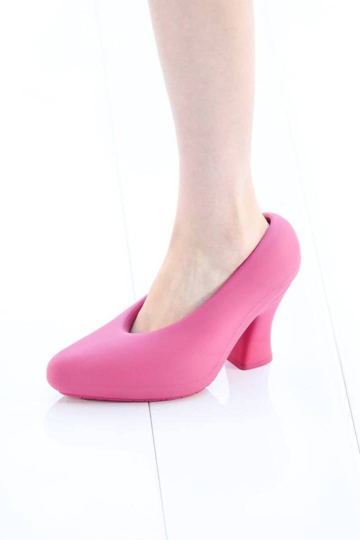 Look of the Week: С этими большими красными сапогами мода вступает в свою глупую эру