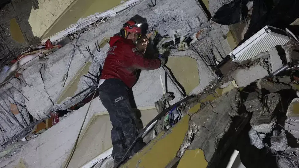 Как спасают людей после землетрясения