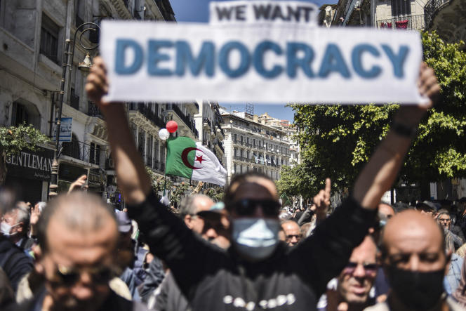 "Диктатурный режим в Алжире: новая эра в истории страны."