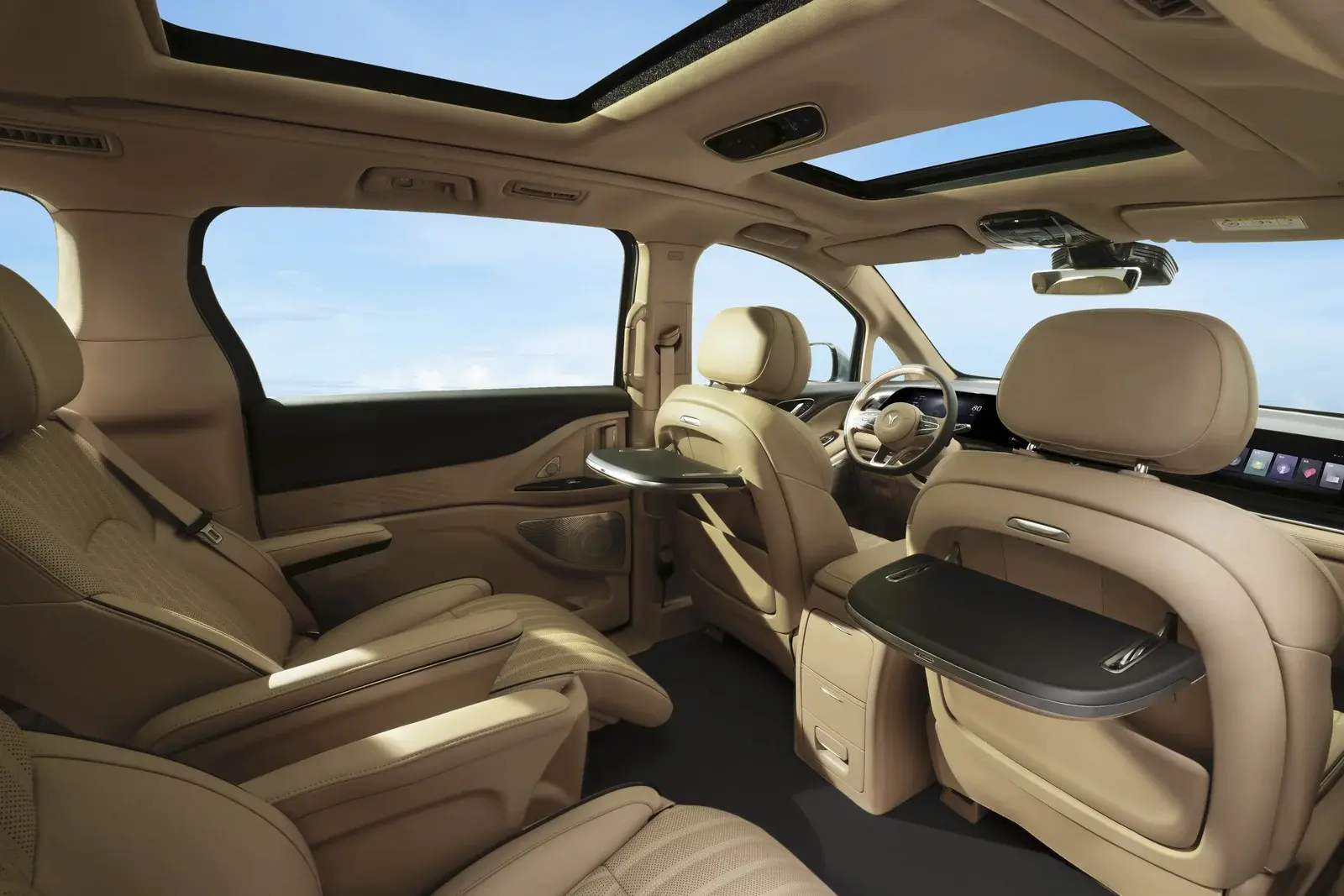 В России доступен для покупки роскошный минивэн Voyah Dream с полным приводом .