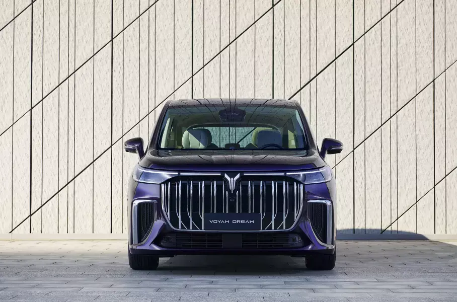 Полноприводный люксовый минивэн Voyadream приезжает в Россию