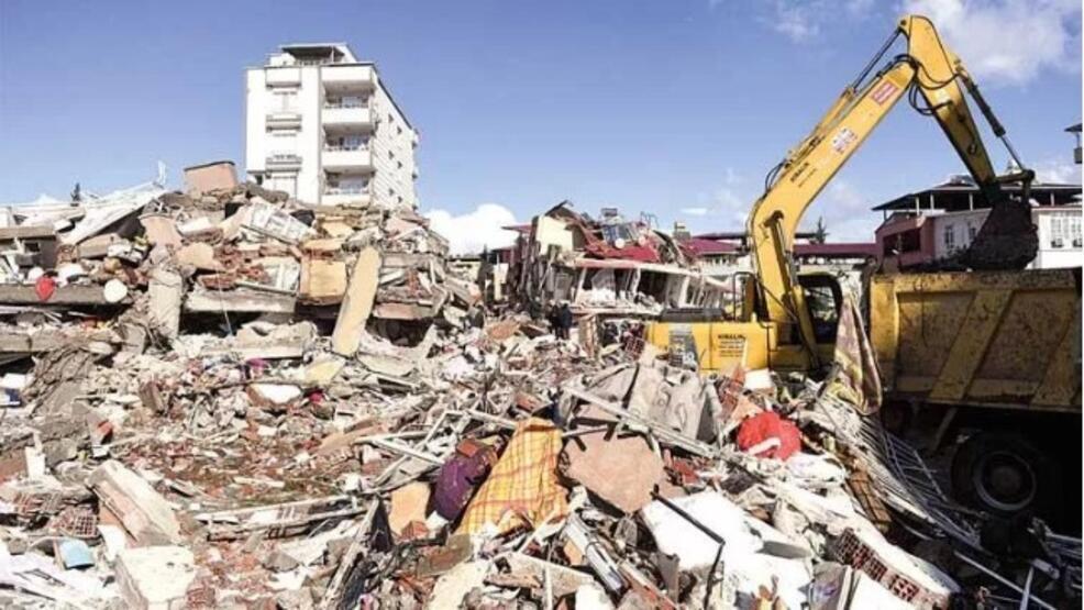 В Турции эксперты предупреждают: под обломками все еще есть надежда