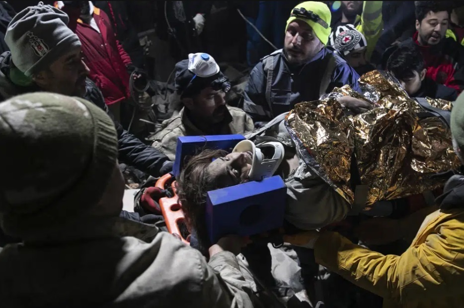 Спасательные работы в Турции продолжаются...