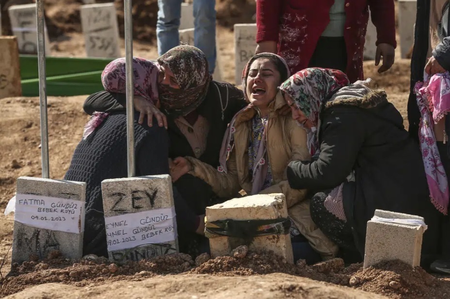 Спасательные работы в Турции продолжаются...