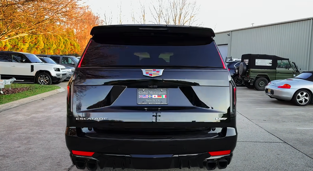 Cadillac Escalade-V 2023 года ценою в 151.490 долларов 😱😱😱 за что?