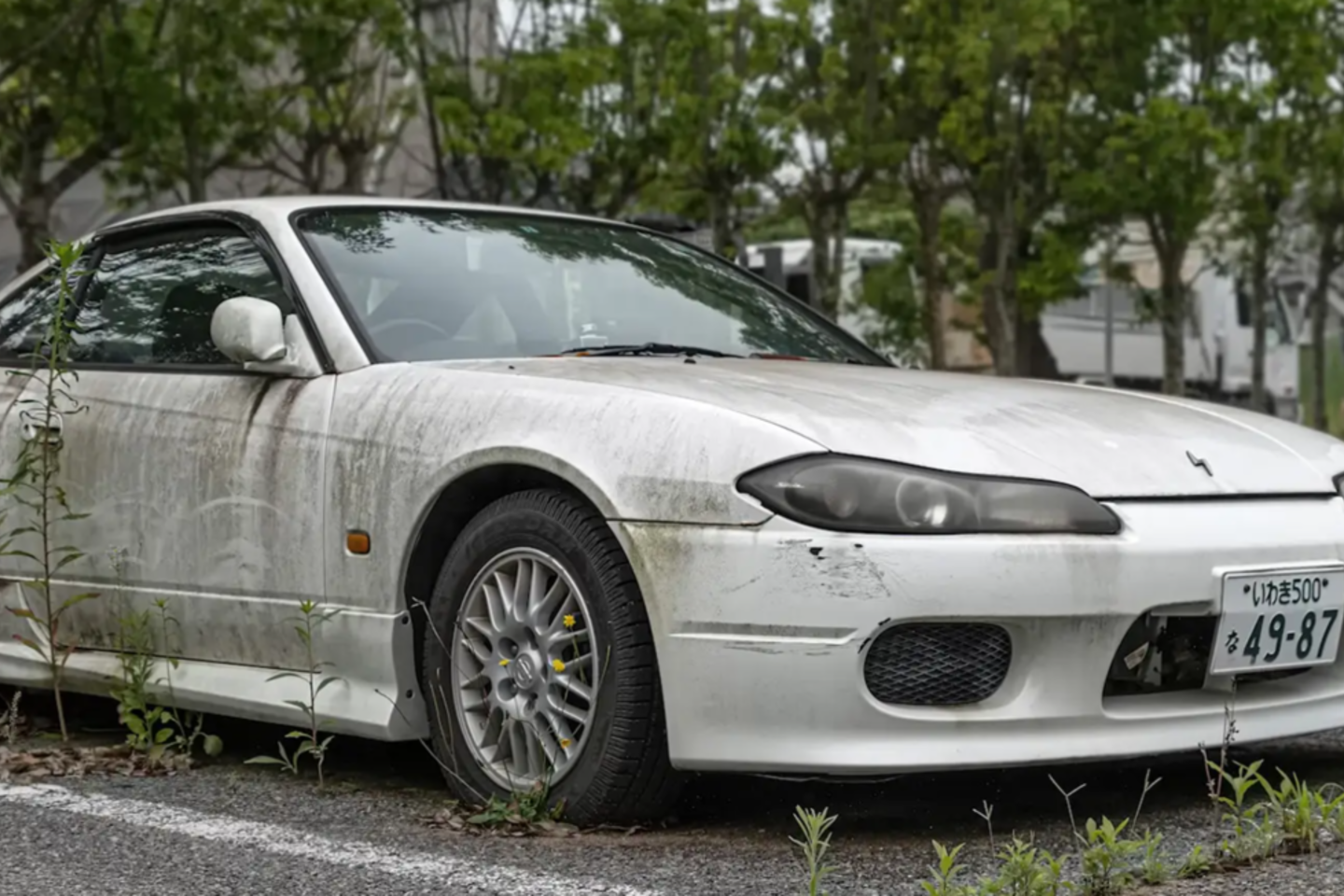 Он не мог поверить в то, что нашел: на автокладбище много сохранившихся легендарных автомобилей