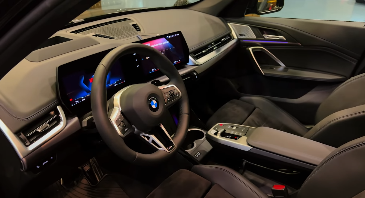 BMW представляет обновленный внедорожник X1 к 2023 году.