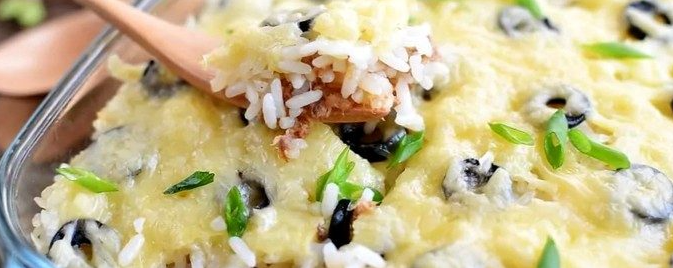 10-минутная рисовая запеканка с тунцом по утрам