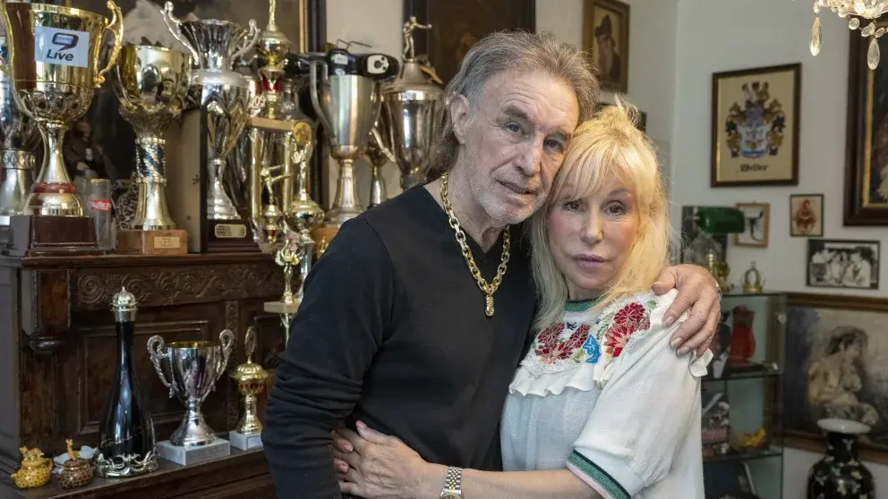 ЕГО ПРИШЛОСЬ ПОДНИМАТЬ ПО ЛЕСТНИЦЕ. Бывший боксер Веллер спасен пожарной бригадой