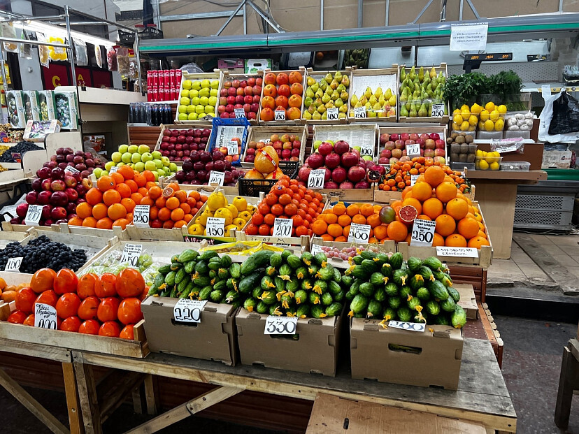 Марш-бросок цен на свежие овощи: почему огурцы стали дороже мяса, кто теперь может позволить купить себе "золотые огурчики" зимой